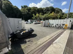 8畳ハウス3連棟スーパーハウス。建築業の置き場として如何でしょうか。