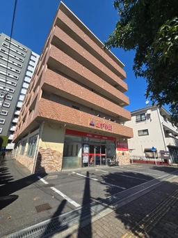 新座駅徒歩7分の好立地。駐車場3台無料・屋根付駐輪スペースもございます。内見も可能。諸条件等ご相談下さい。外観