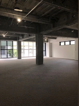 神戸国際会館・スタバ・オフィス街【業種相談】外観