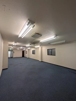 トアロードに面するテナントビル｜美容系サロンにオススメの好立地外観