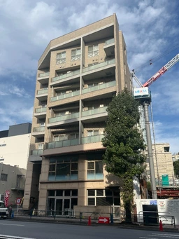 西麻布交差点至近の視認性の良い路面店です!外観