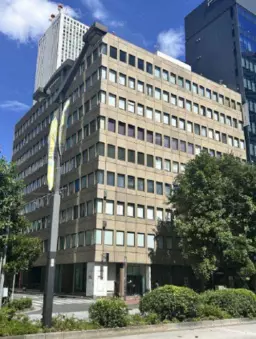 池袋駅 徒歩5分 グリーン大通り沿い 1~2階外観