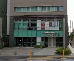 大宮駅 徒歩8分◆17号沿いの路面店◆軽飲食程度相談可◆ガラス張りの路面店でショールームなども最適◆外観