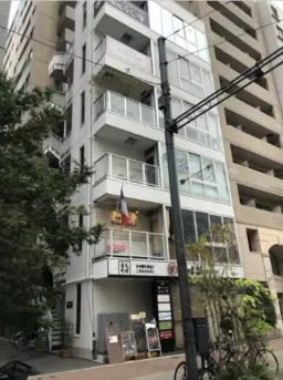 新富町駅 徒歩2分 2階フレンチ3階BAR居抜き物件 【重飲食可】前面ガラス張り/ 看板取付スペースあり外観