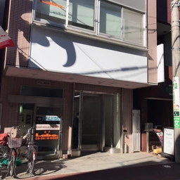 祖師ヶ谷大蔵駅 徒歩2分 ！【飲食不可】終日老若男女が大勢行きかう人気の商店街！祖師谷通りに面する希少な１階路面店です！外観