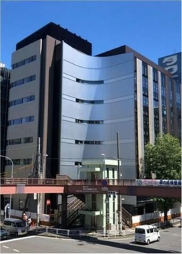 交差点⾓地の1階店舗外観