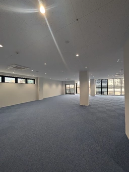 オフィス仕様の貸室内は清潔未使用です外観