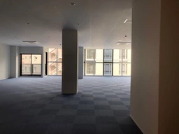 オフィス仕様の貸室内は清潔未使用です外観