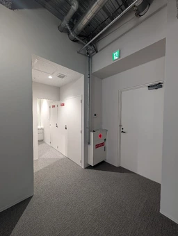 オフィス仕様の貸室内は清潔未使用です外観