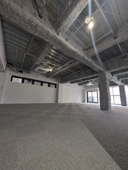 賃料3ヶ月フリーレント｜三宮南オフィスエリアの玄関立地外観