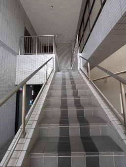 駅近|2階の一画外観