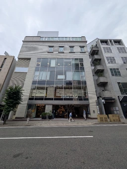 トアウエスト商業ビル|エレベーターで地下1階区画外観