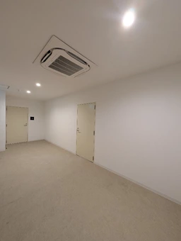 トアウエスト商業ビル｜エレベーターで地下１階区画外観