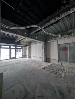 神戸国際会館の南｜1F スケルトン店舗外観