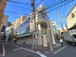 目白駅 徒歩1分 目白駅ホームから見える視認性の高い物件 外観