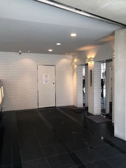 サンノミヤ繁華街|生田新道沿いテナントビル外観