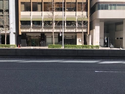 KOBEベイエリアに向かう「旧居留地」のメインストリート1F外観