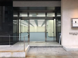 KOBEベイエリアに向かう「旧居留地」のメインストリート1F外観