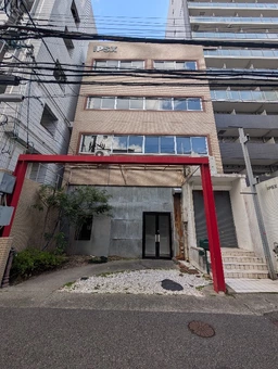 中心地から離れたオフィスエリア「磯上通」|1~3Fセット賃貸外観