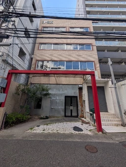 中心地から離れたオフィスエリア「磯上通」の店舗ビル｜1～3Fセット賃貸外観