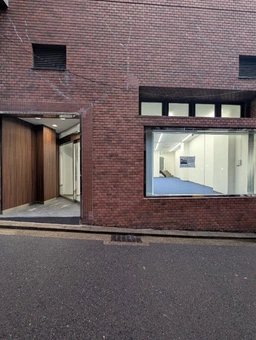 モトマチ1F|ウラロジ外観