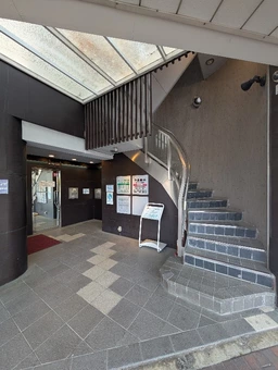 阪急「春日野道」駅前|1フロア1貸室外観