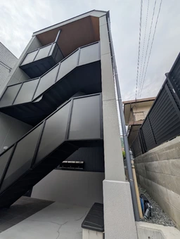 閑静な住宅エリア「岡本」|1F 店舗外観