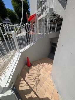 観光地「北野坂」の地下店舗|業種ご相談外観