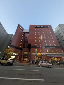 サンノミヤ繁華街｜ホテルの地下店舗区画外観