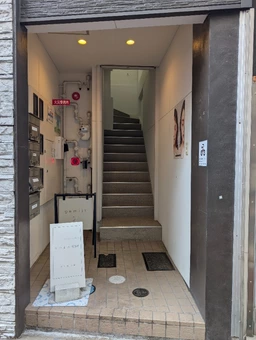 大丸神戸店に近い「元町北通り」の2F区画外観