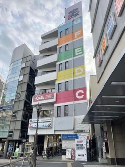 駅の隣接ビル・バスロータリーの前の好立地！美容サロン・スクール等におすすめ！