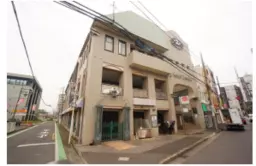 みずほ台駅徒歩2分の駅チカ重飲食可能物件です。地下1階表記ですが、階段を数段下って店舗入口になります。外観