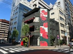 銀座柳通り沿いの1階路面物件！窓面が多く視認性良好！外観