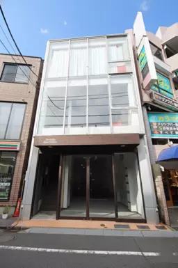 成城学園前駅 徒歩2分 スケルトン物件 【業種相談】人通りも多い全面ガラス張りの視認性の良いビルです!外観