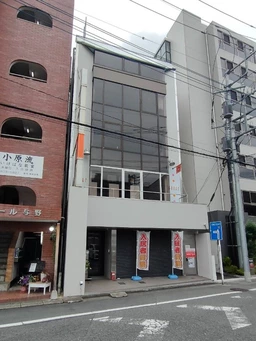 与野駅 徒歩1分◆リニューアル済の駅前ビル◆新しく事務所仕様に施工済◆新規エアコン2基設置済◆店舗利用も相談可◆外観