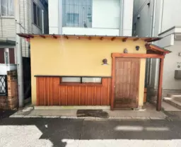 ■表参道駅 徒歩12分 現況:和食店居抜き【業種相談・カラオケなど騒音を発する業態は不可、時間制限無し・近隣への配慮要】外観