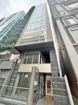 外苑前駅 徒歩2分 1〜2階路面スケルトン物件 【飲食不可】前面ガラス張り外観