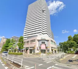 川口駅西口2分の1階30坪!上階マンション、複合型施設で視認性あります。【飲食不可、給排水なし】外観