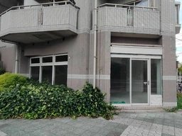 川口駅 徒歩9分◆本町大通り沿いの路面店◆理容室&美容室に最適◆川口郵便局真ん前で視認性も大◆外観