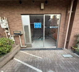 閑静な住宅街での路面店！内装工事１月完工予定★