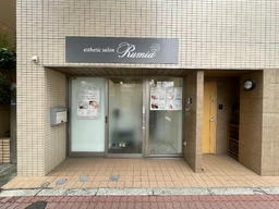 目白通り沿い路面店美内装サロンの居抜き物件です外観
