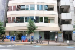 ◆高田馬場駅徒歩3分◆希少な1階路面店!◆物販・サービス店舗ご相談可◆ガラス張り・袖看板あり◆内装事務所仕様外観