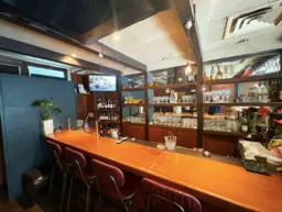 代々木公園駅 徒歩3分 商店街/ 路面店 1階バー居抜き物件 【重飲食可】深夜営業可能 /看板取付スペースあり外観