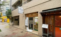 日暮里駅 徒歩1分 現況:ラーメン居抜き ※臭い煙の強い業態不可/外国籍相談/業態制限:24時迄外観