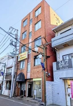 井の頭公園駅 徒歩1分 営業時間24H可能。カラオケ・スナック・バー業種相談可。外観