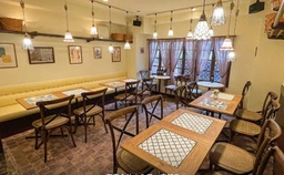 人気エリアに登場！ 早い者勝ち！ 新宿御苑前駅 徒歩3分 レストラン 居抜き 【重飲食可】※メール問合せのみ対応可外観