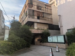 人気の恵比寿駅徒歩3分!天井高3m超!前面ガラス張りのスケルトン物件です!