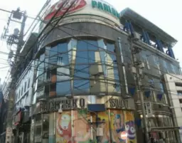 ■日ノ出町駅 徒歩4分 内装什器付きリース店舗 【バー・クラブ・スナック向け】外観