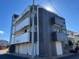 JR高崎線行田駅徒歩6分！線路沿いで視認性良好な立地の路面物件です！外観