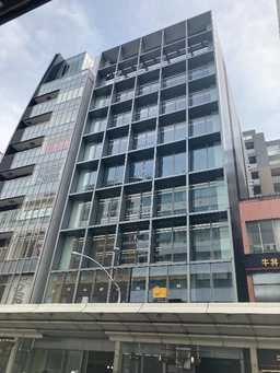 四条通り沿いのサービス店舗区画　ワンフロア使用外観